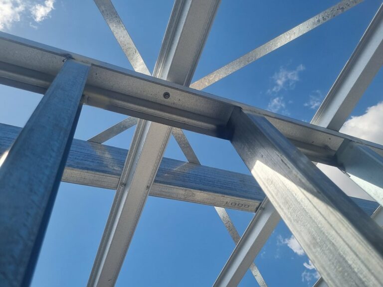 Steel frame trusses for modular house.